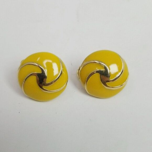 Vintage Yellow Enamel Round Clip On Earrings, Spiral Pinwheel Design, Estate - Picture 2 of 6